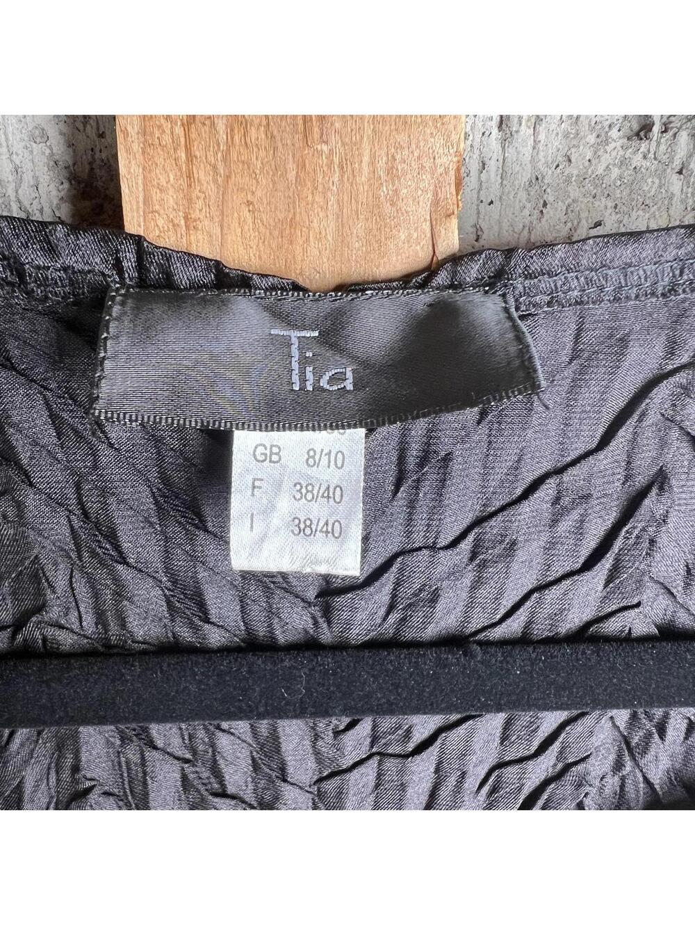 Black and Gold Long Sleeve Textured Top - Picture 4 of 5